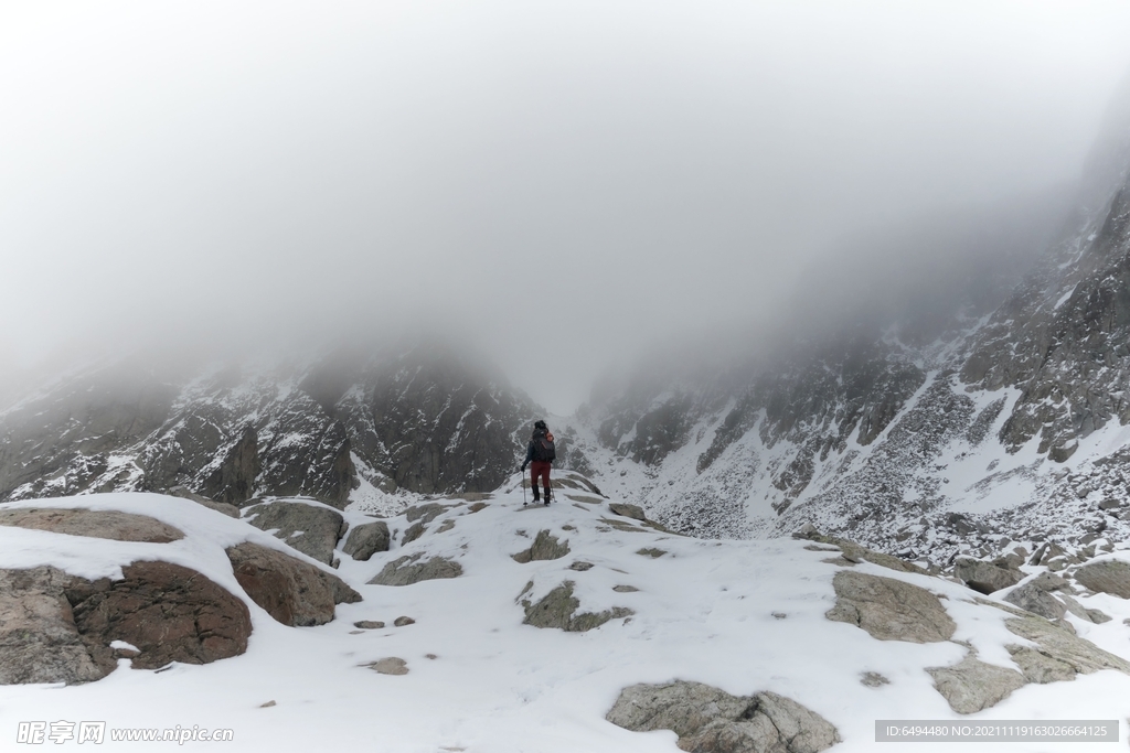 雪山野外山脉雾气