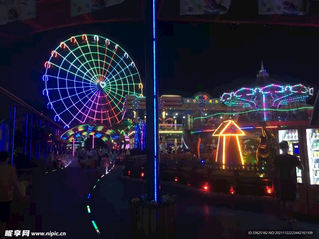 游乐园夜景