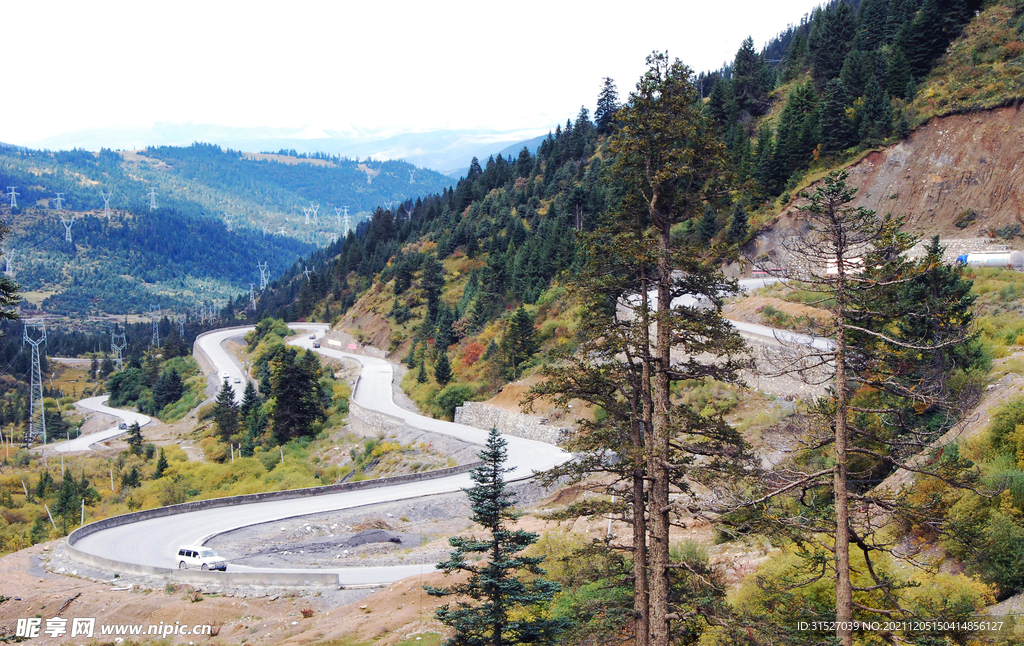 弯曲的山路摄影