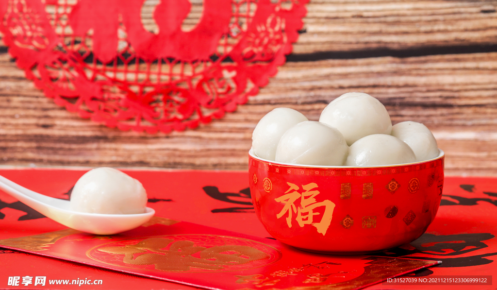 红色喜庆新年汤圆摄影图