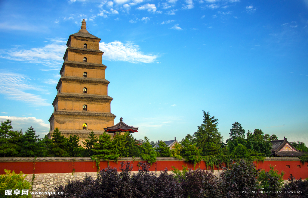 蓝天下的大雁塔素材