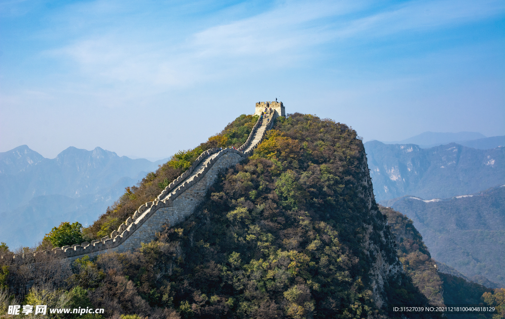 蓝天下的长城摄影图