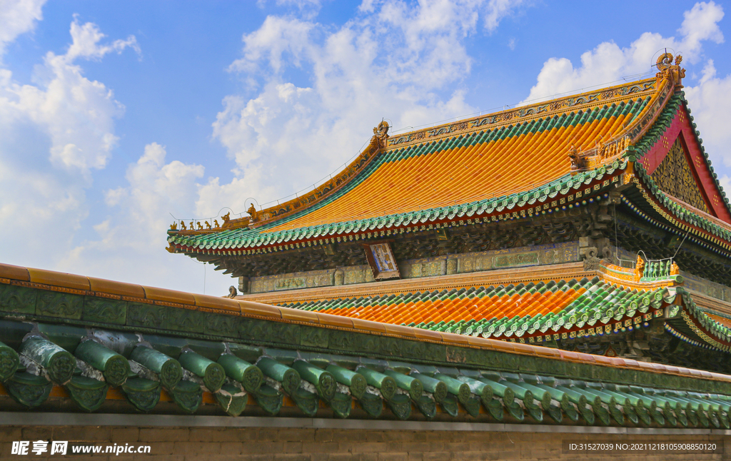 蓝天下的故宫一角摄影图