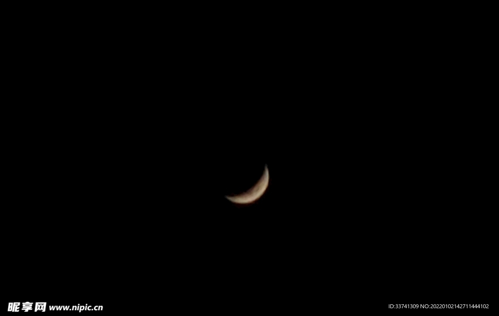 某个夜晚的一轮新月