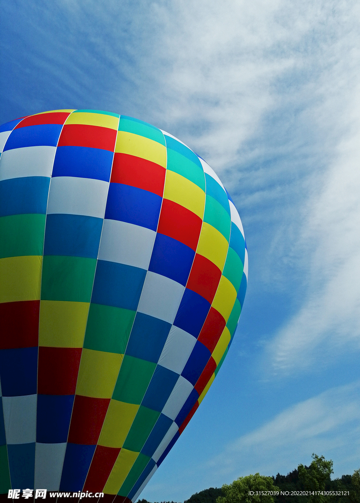 蓝天下的热气球素材