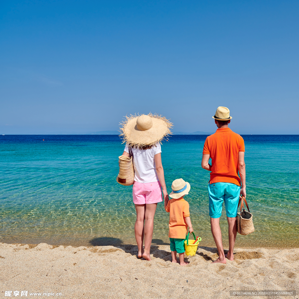 海滩上的家人