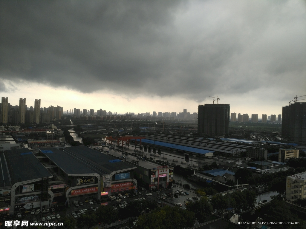 城市风光 黑云压城 