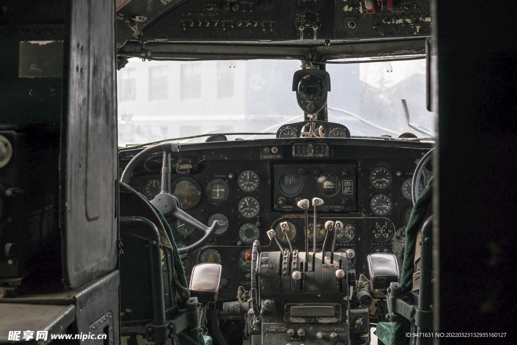 飞机驾驶舱 