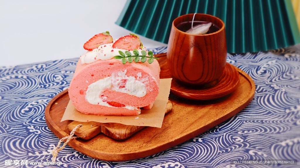 草莓奶冻卷 蛋糕卷 