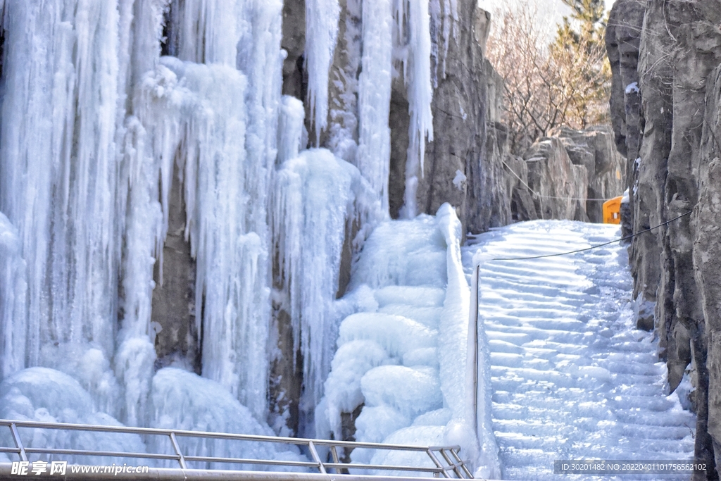 冰冻瀑布