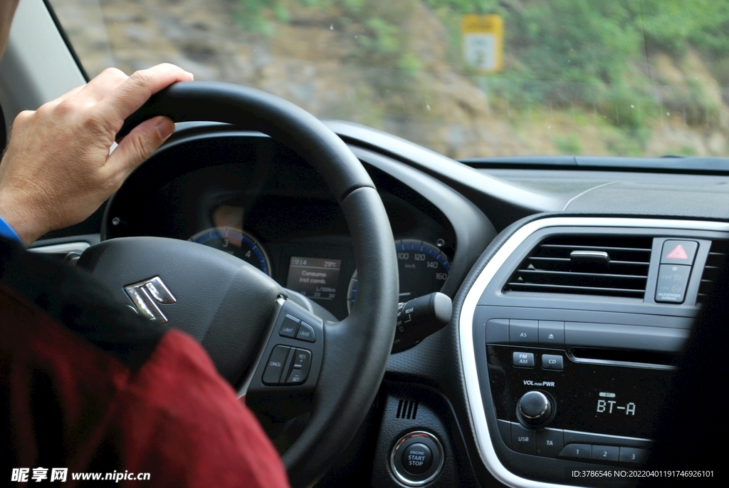 白领商务开车车内高清图