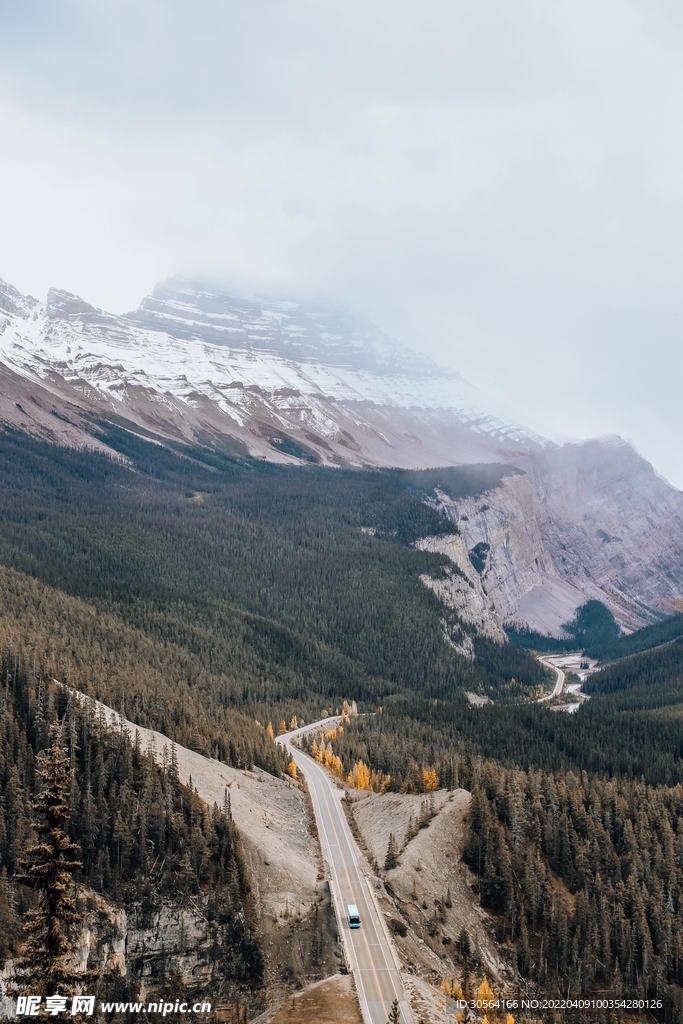 户外山脉公路大道