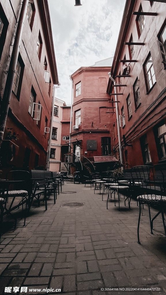 户外暗调小巷自然景观