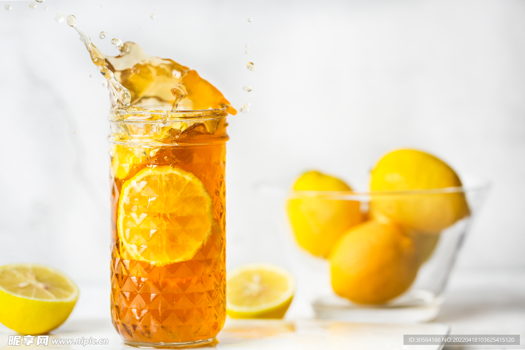 夏季柠檬红茶饮品 