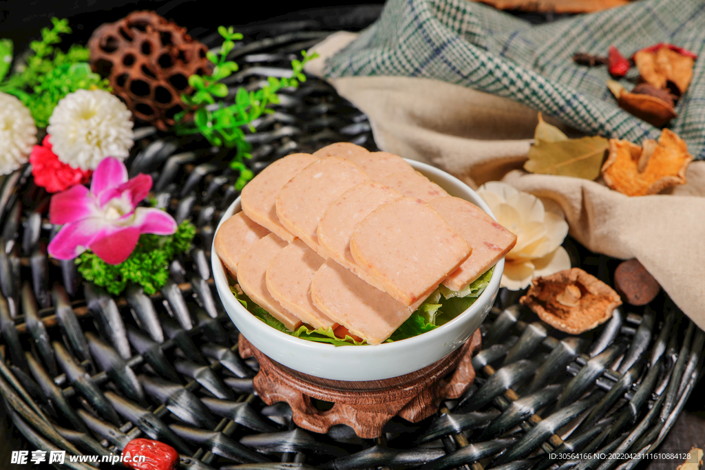 午餐肉火锅美食