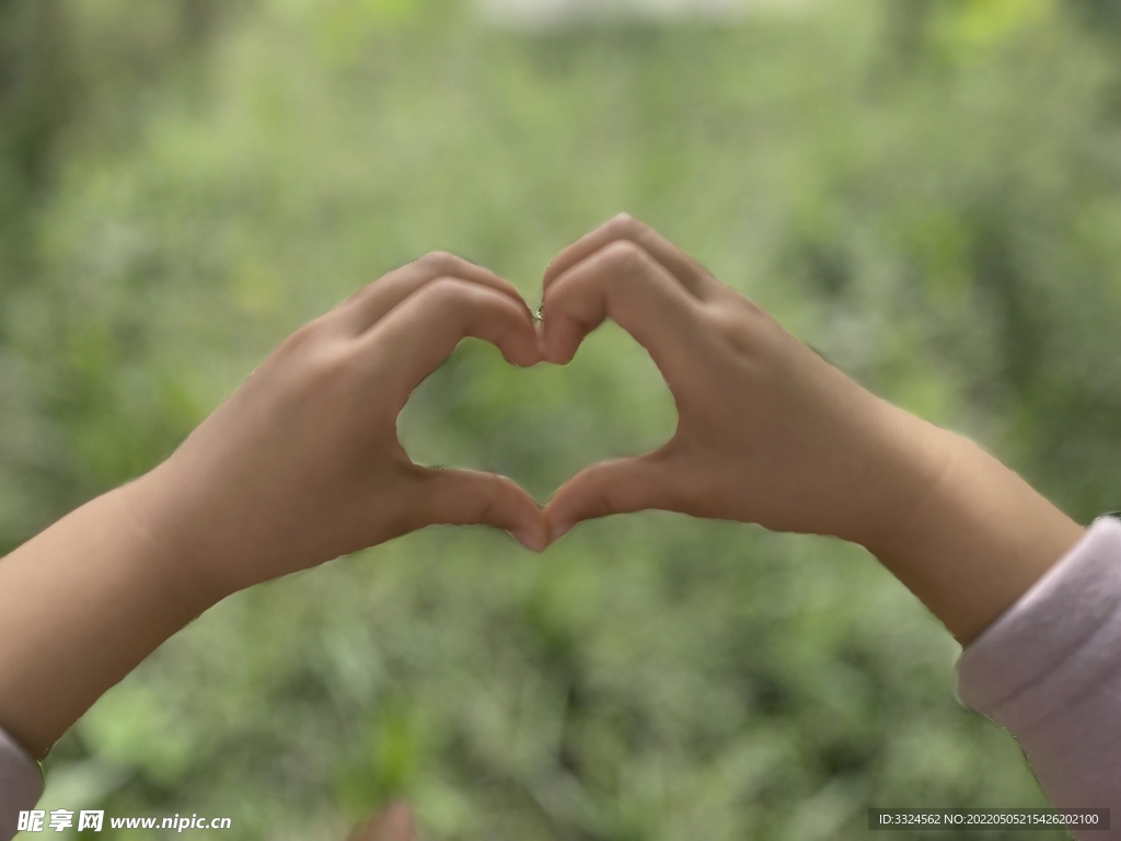 爱心手势