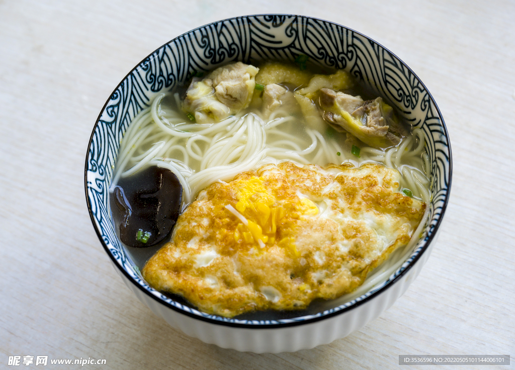 生日长寿煎蛋面 