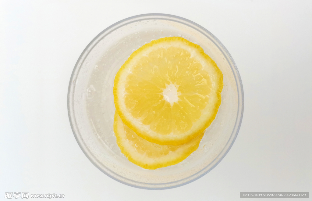 俯拍柠檬片摄影素材