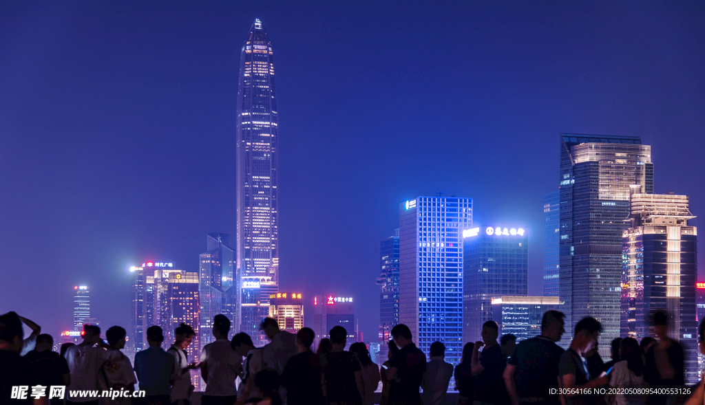 户外夜晚城市大楼