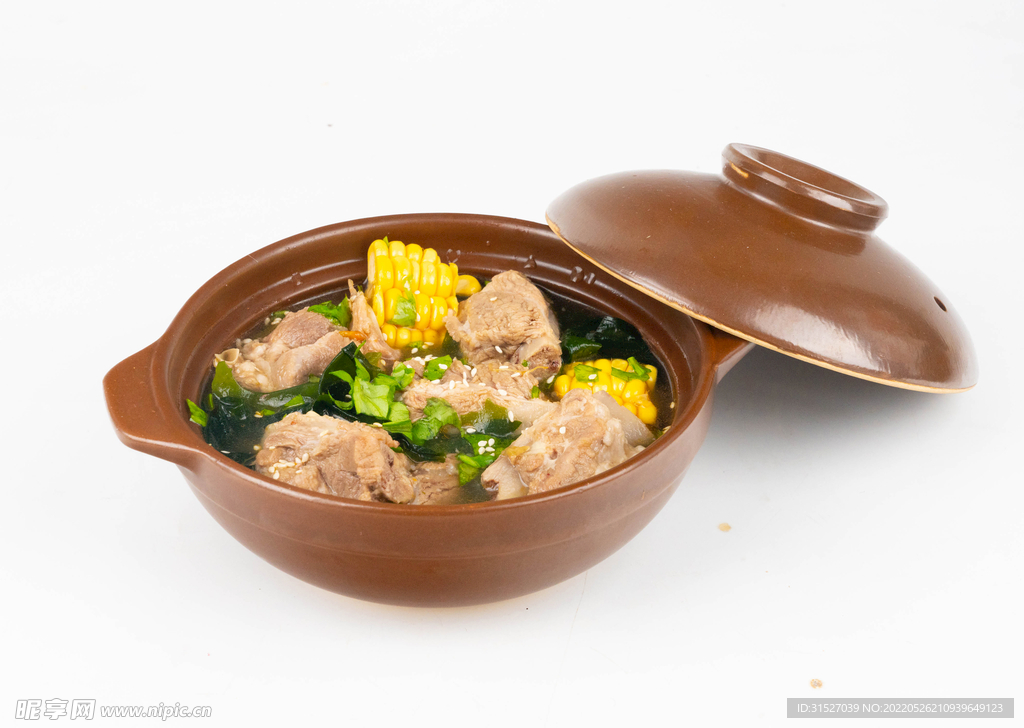 美味的玉米炖排骨