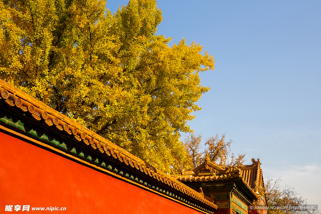 户外复古屋檐建筑