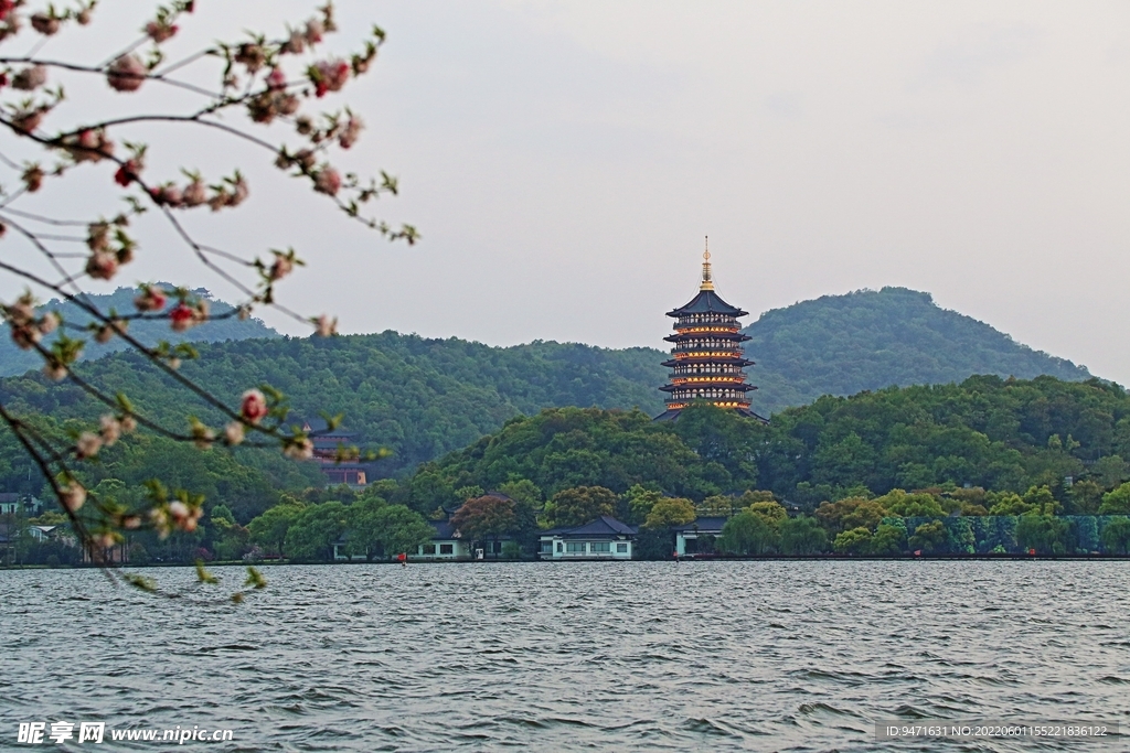 西湖雷峰塔实拍美景