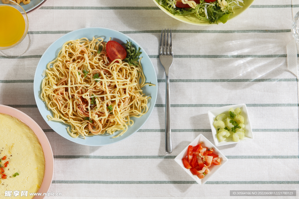 简约水果炒面美食