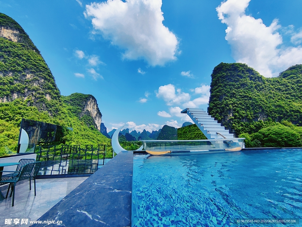 泳池天空之境