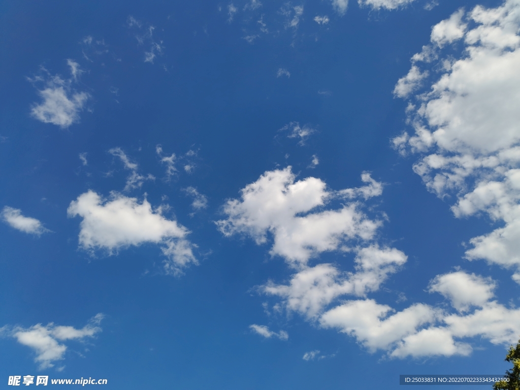 蓝天白云背景  