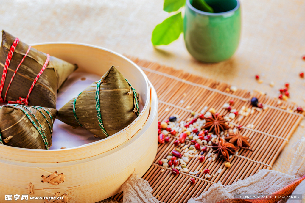 笼屉里粽子图片