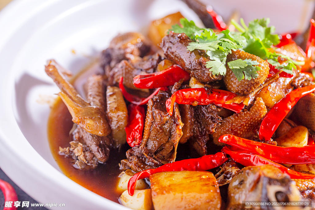 麻辣红烧鸭美食