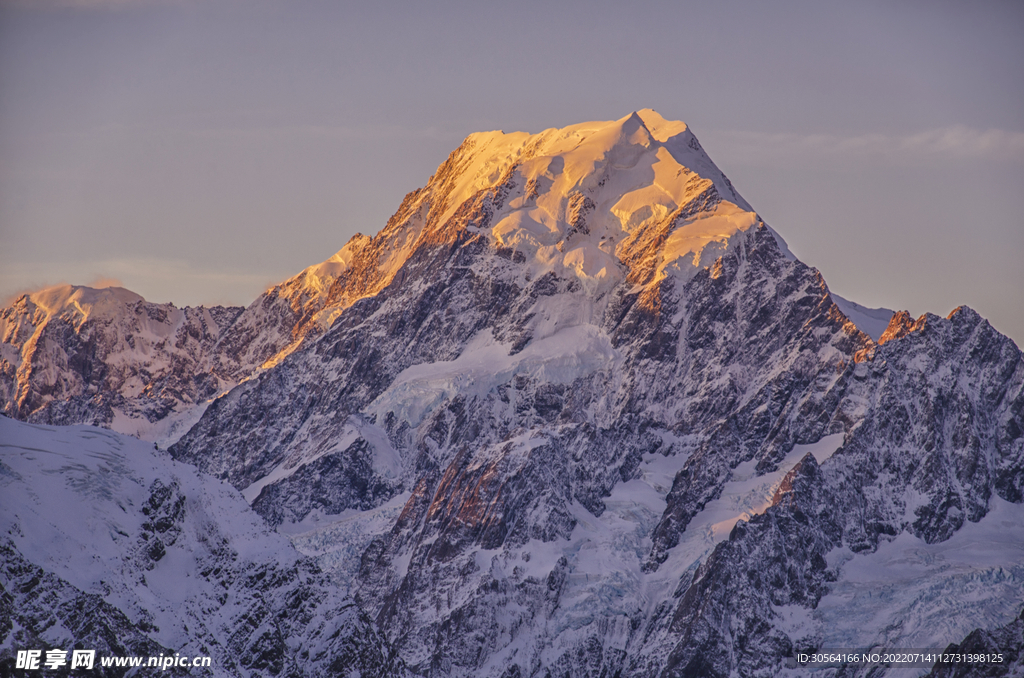 户外冬季雪山山脉