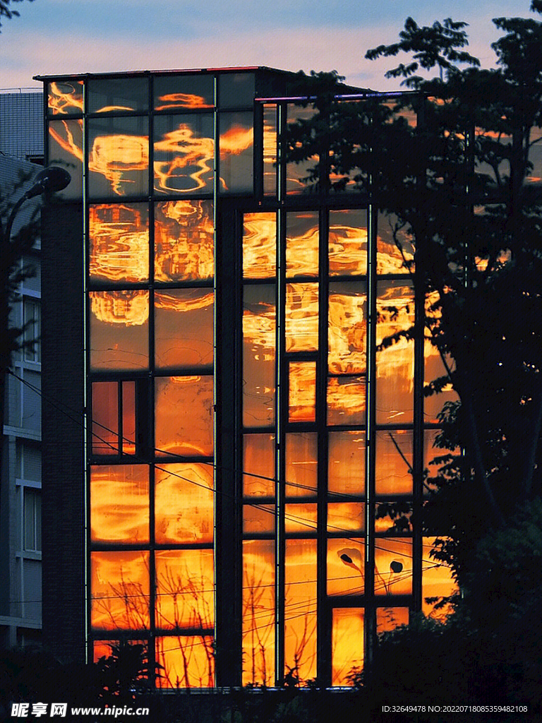 玻璃里的火烧云