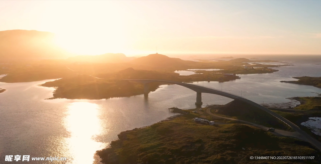 鸟瞰航拍海岸岛屿夕阳自然风景