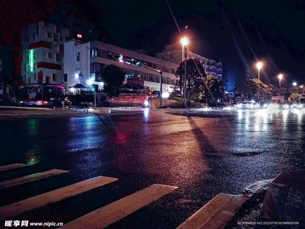 雨后的十字路口