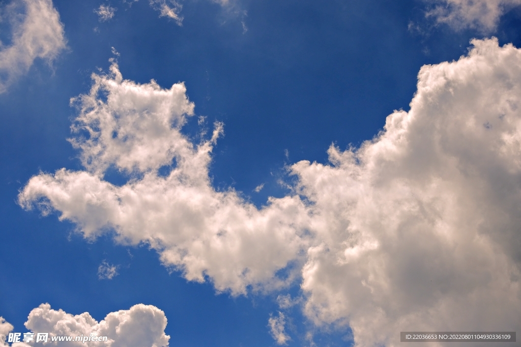 湛蓝色天空白云