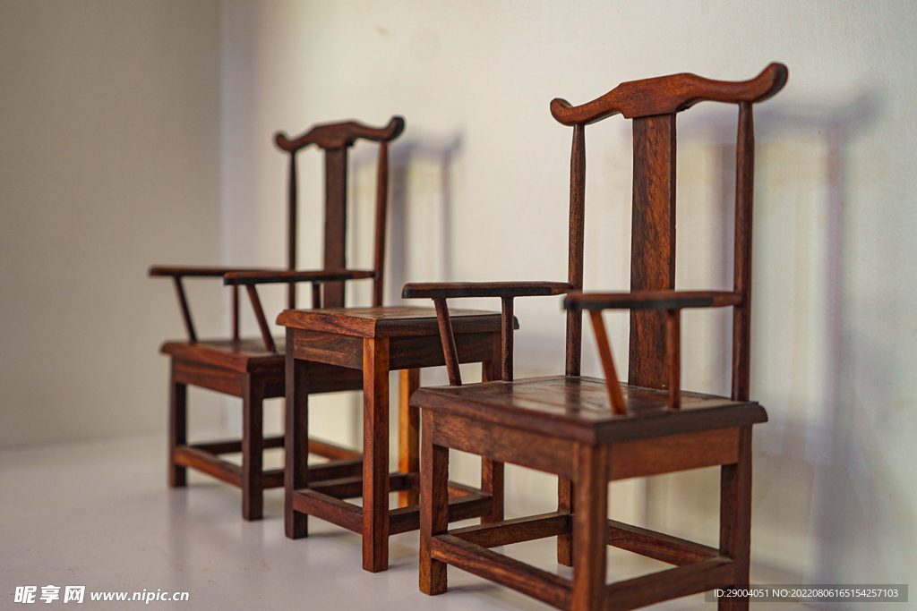 中式桌椅子