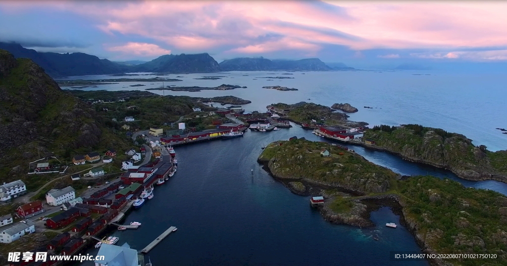 航拍海岸岛屿鸟瞰小镇自然风光