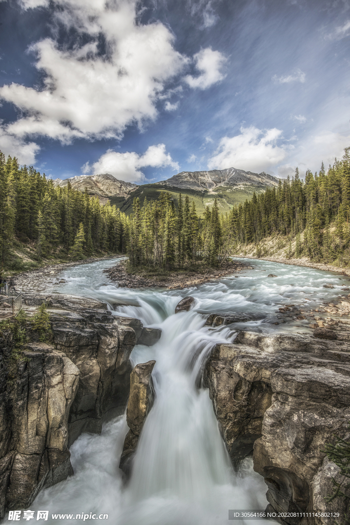 户外森林瀑布山脉