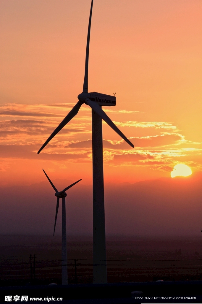 黄昏落日风车