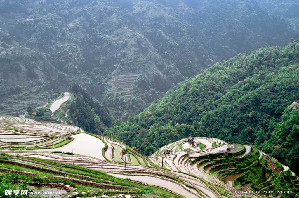 户外绿色山脉山峰