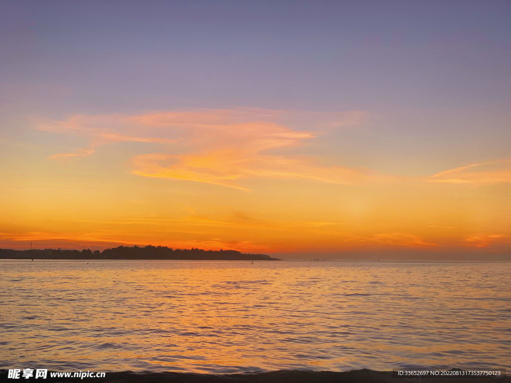海边日出