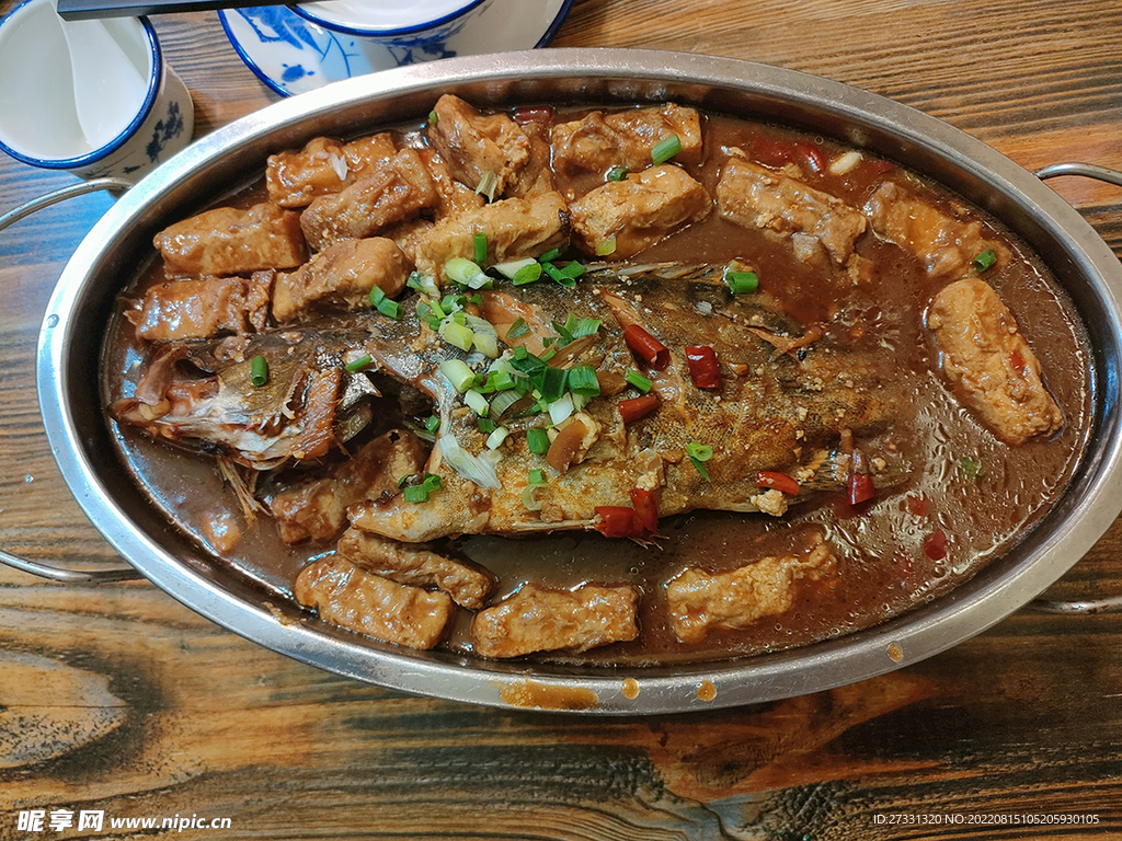 黄山毛豆腐烧臭鲑鱼