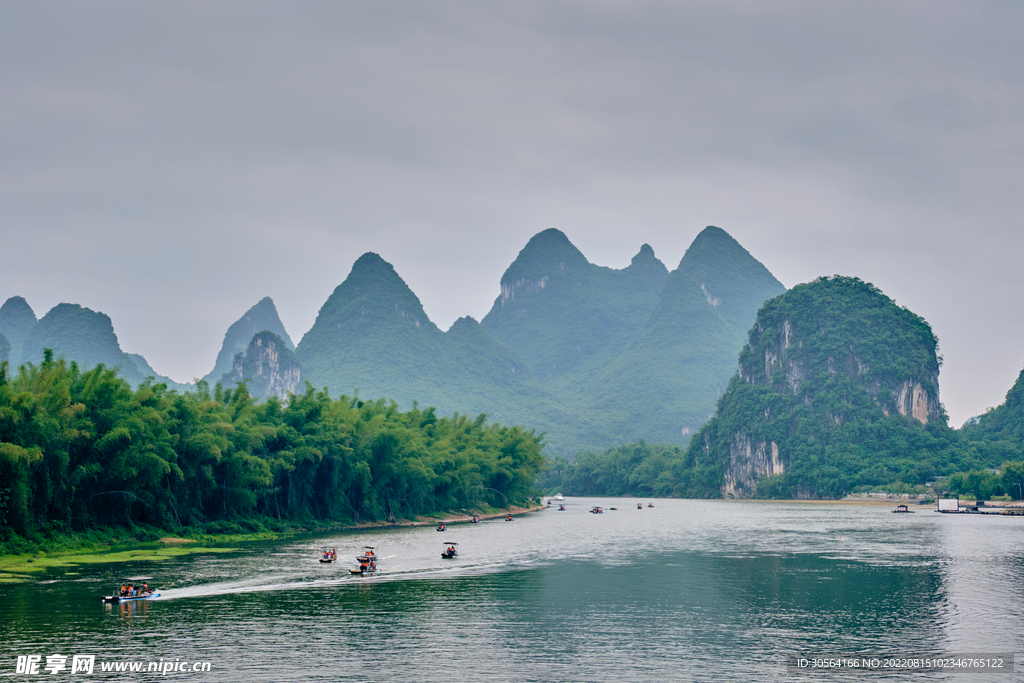 户外湖水山脉旅游景点