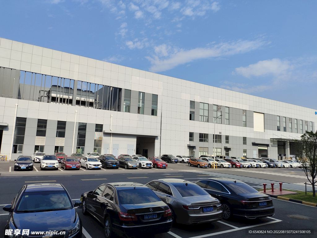 现代厂房工业园停车