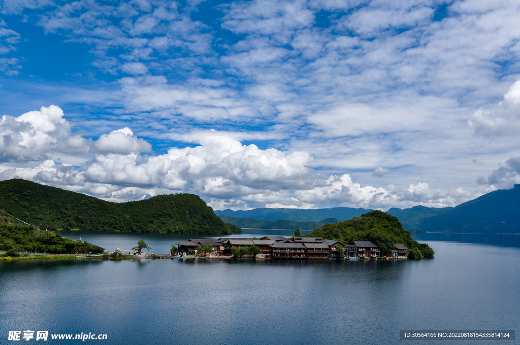 户外湖面湖水小岛旅游景点