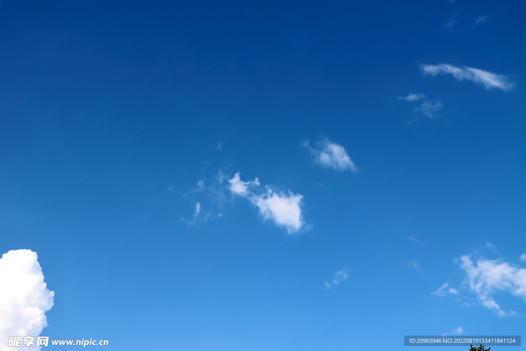 蓝天白云背景