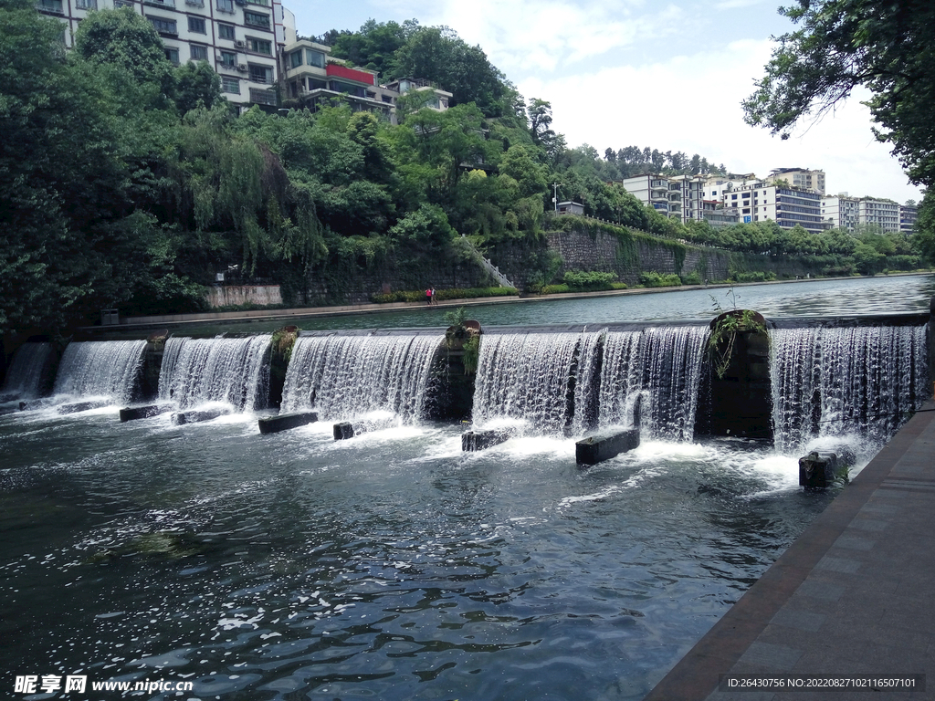 遵义湘江河风光瀑布
