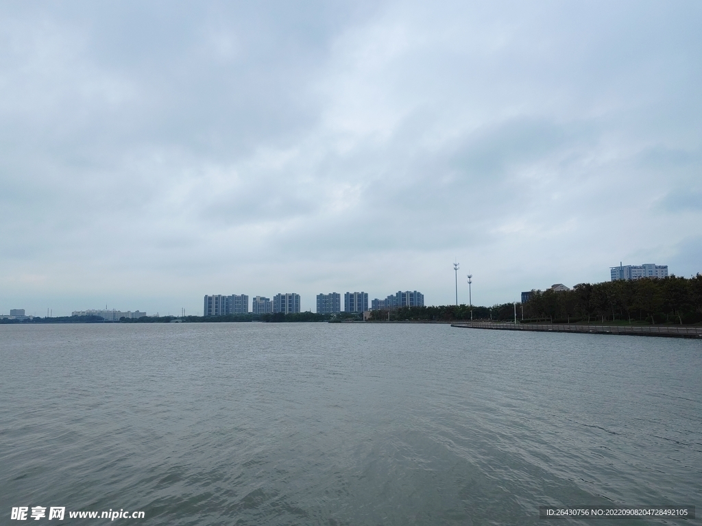 湿地公园湖边建筑