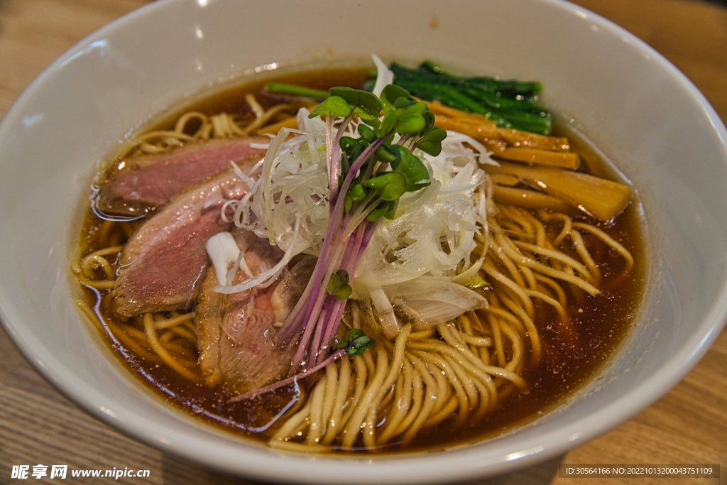 牛肉阳春面美食